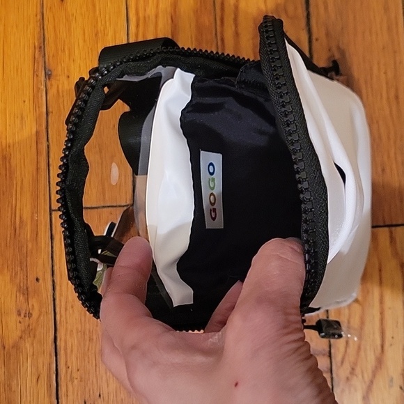 Land's End GoGo brand Chloe Crossbody bag NWT Outdoors Hiking Camping - Picture 2 of 8